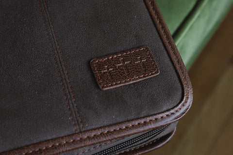 Image of Funda para Biblia Aviator para hombre, con cremallera y asa, de gamuza, color marrón XL