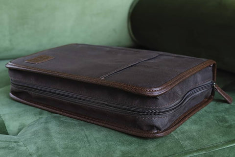 Image of Funda para Biblia Aviator para hombre, con cremallera y asa, de gamuza, color marrón XL