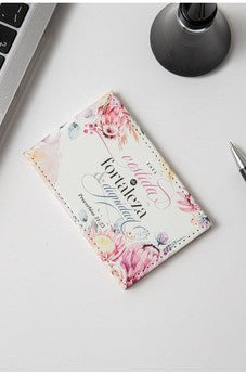 Image of Espejito Compacto de Cuero: Fortaleza y Dignidad