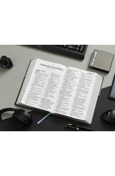 Image of Biblia RVR 1960 Letra Súper Gigante 065cz Héroes SÍmil Piel Negro Azul con Cierre Manual