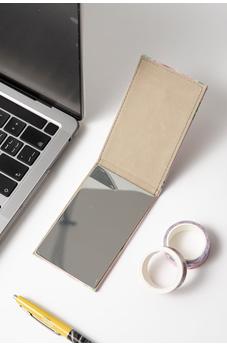 Image of Espejito Compacto de Cuero Mamá